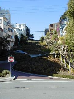 Lombard St<br>Location: <a href="https://www.google.com/maps/search/?api=1&query=37.80226,-122.41786" target="_new">Lombard St</a>